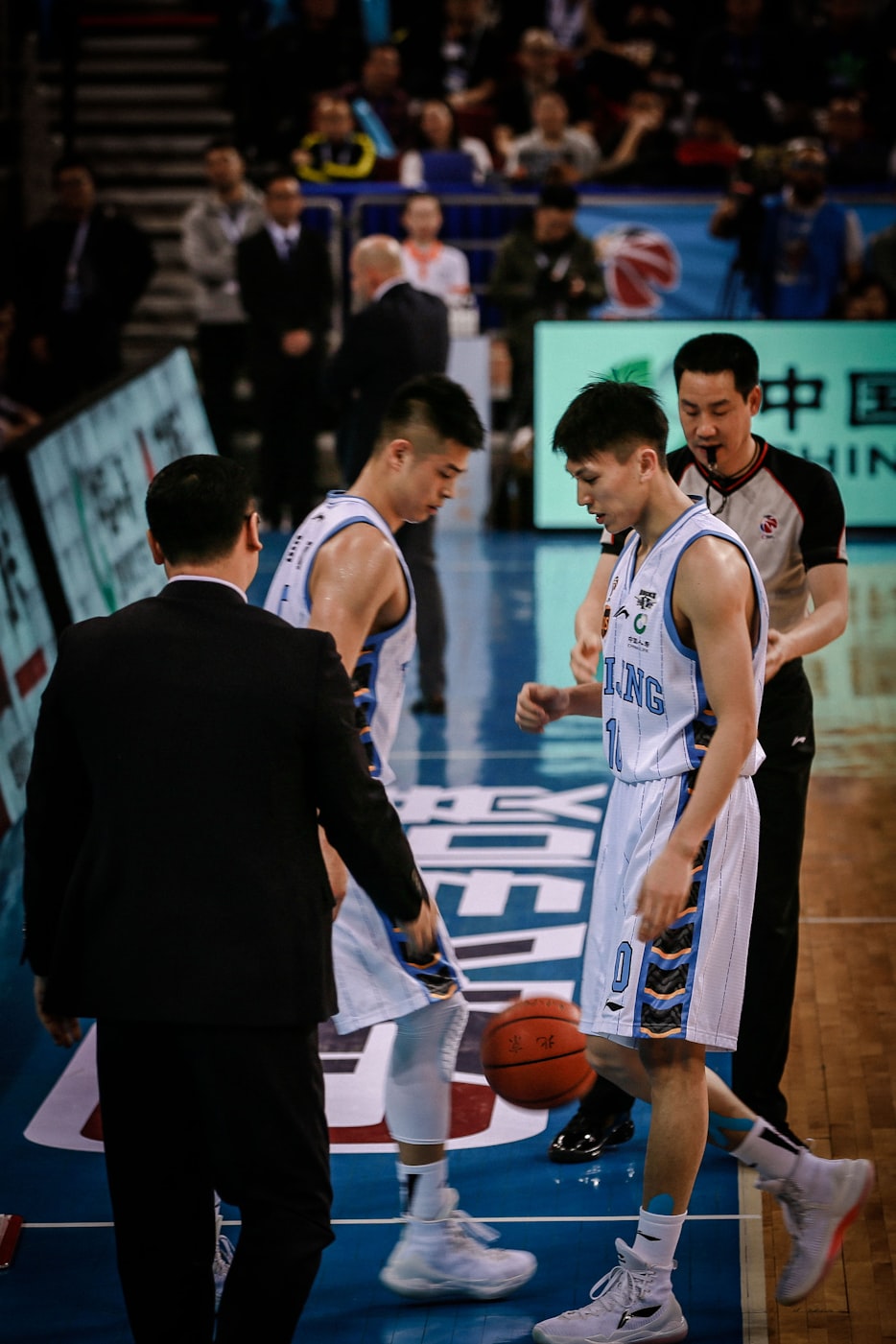 乡镇篮球赛直播，火了！一场直播改变一个村的故事